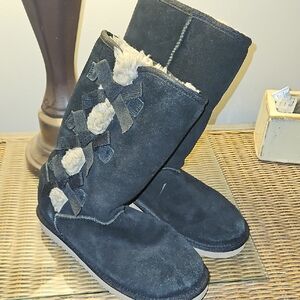 Koolaburra by Ugg Black Boots with Fur Accents